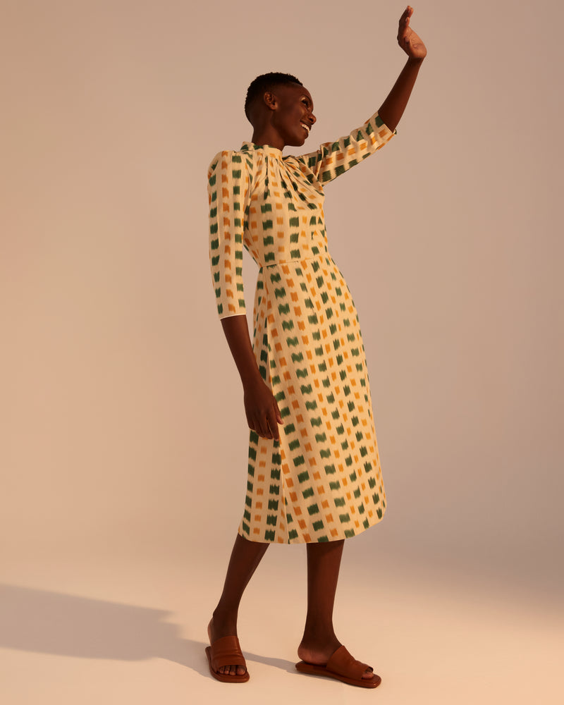 DRESS 05