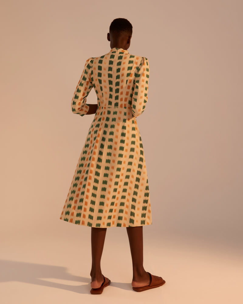 DRESS 05
